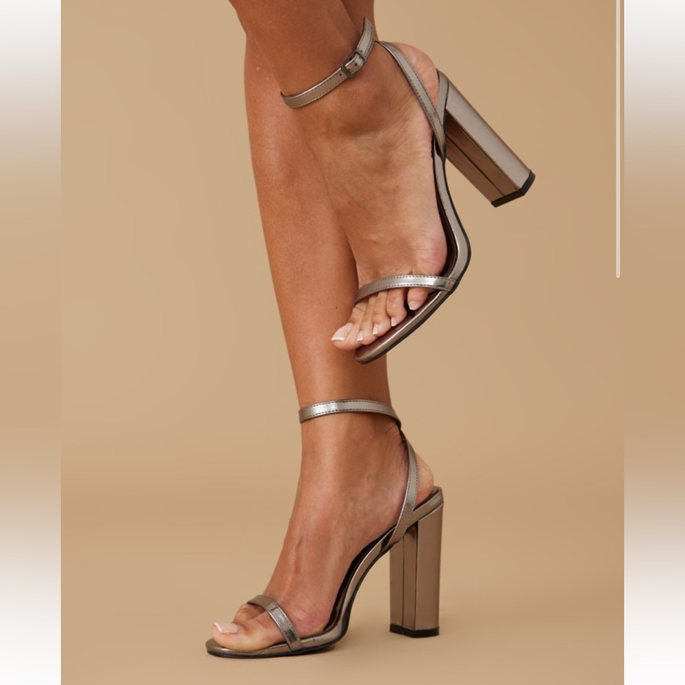 Wide fit stap metallic graphite block heels (4 inch)